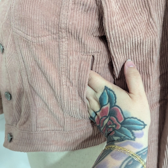 3/$30 Pink Corduroy Cropped Jacket Size Large - Picture 2 of 5